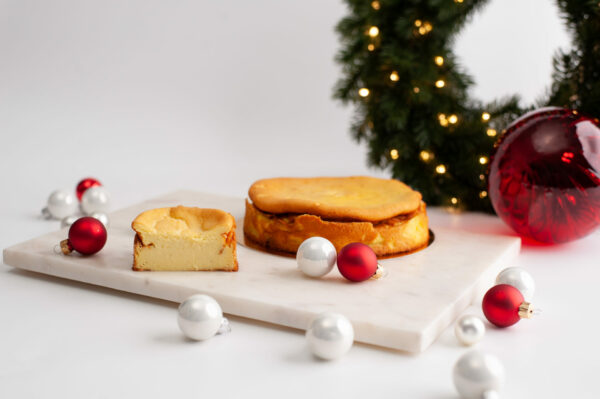 Aromatyczny sernik z wanilią. Ciasto z ofery Bożonarodzeniowej Cukiernii Czekoladowy.