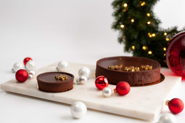 Tarta czekoladowa Cukierni Czekoladowy. Ciasto czekoladowe ze świątecznej oferty Bożonarodzeniowej.